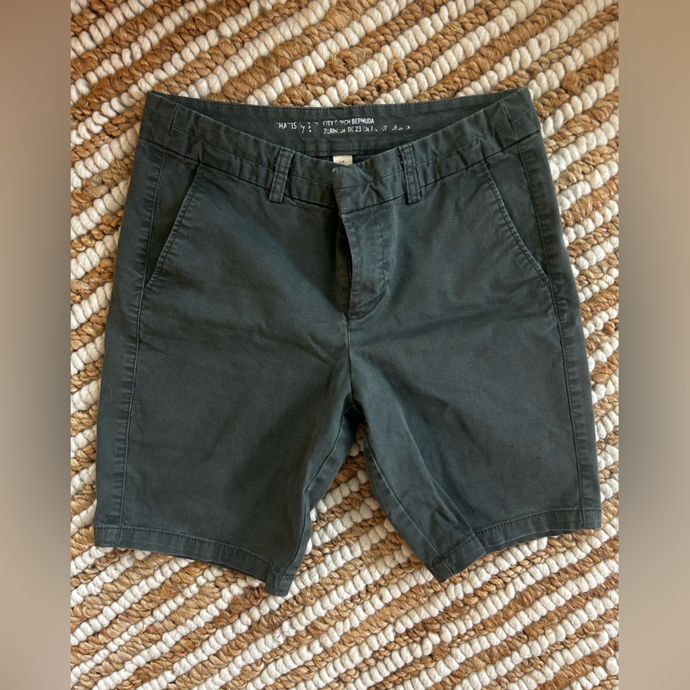 Ladies GAP khakis Bermuda Dark Green Shorts SZ 4